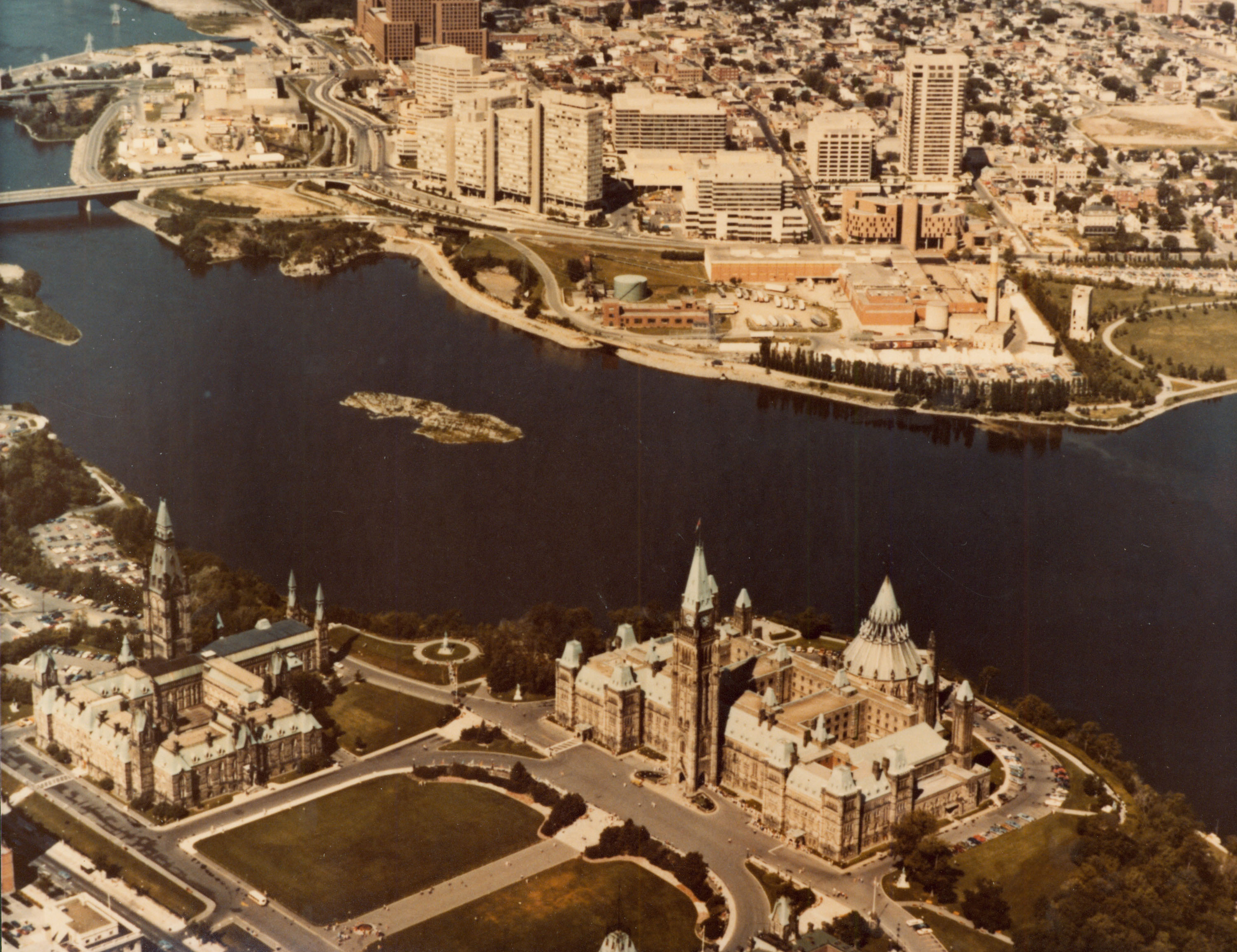 Vue aérienne Hull-Ottawa, La rivière des Outaoauais